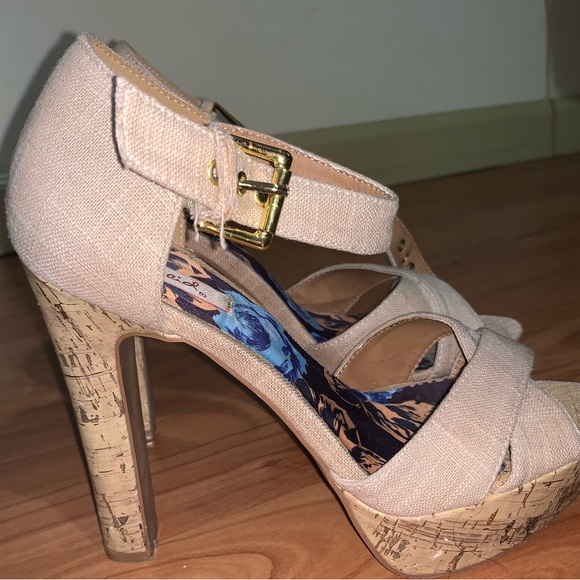 Qupid Tan Thick Heel Platform Shoes Women Size 8 w Strap and Buckle Crisscross. - Picture 3 of 7